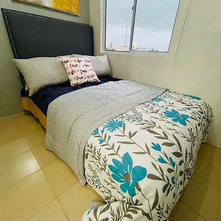 Lovely 2 Bedroom Condo Unit ايلويلو المظهر الخارجي الصورة
