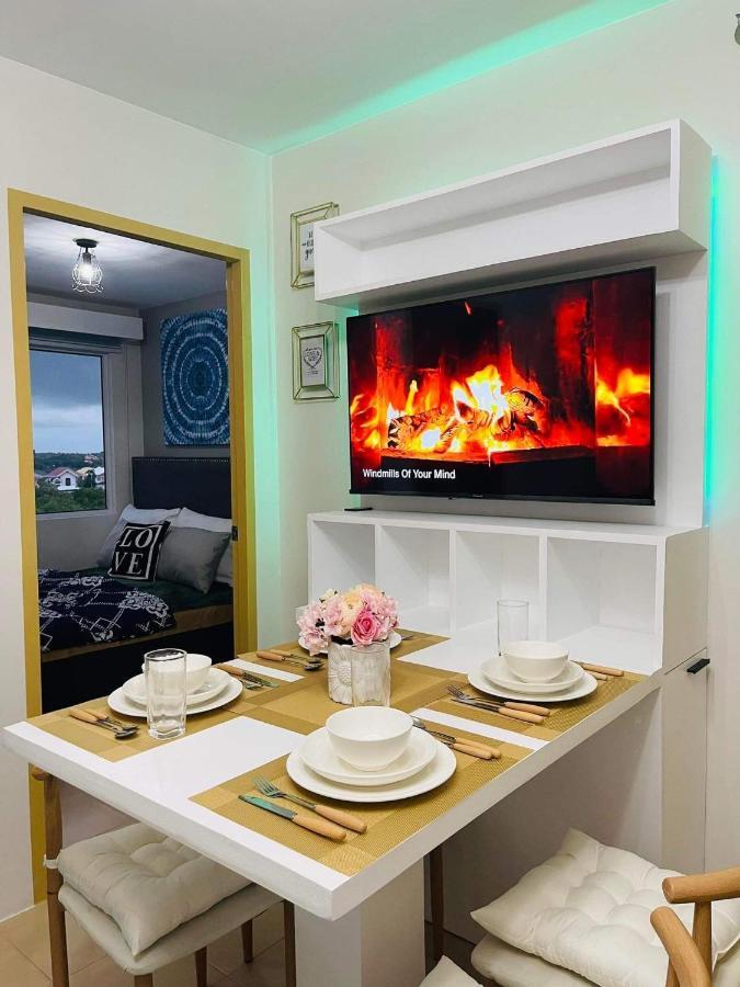 Lovely 2 Bedroom Condo Unit ايلويلو المظهر الخارجي الصورة